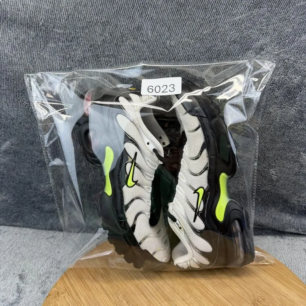 Nike Air Max Plus TN Shoes Boys Size 6Y White Black Running Sneakers BV0047-100